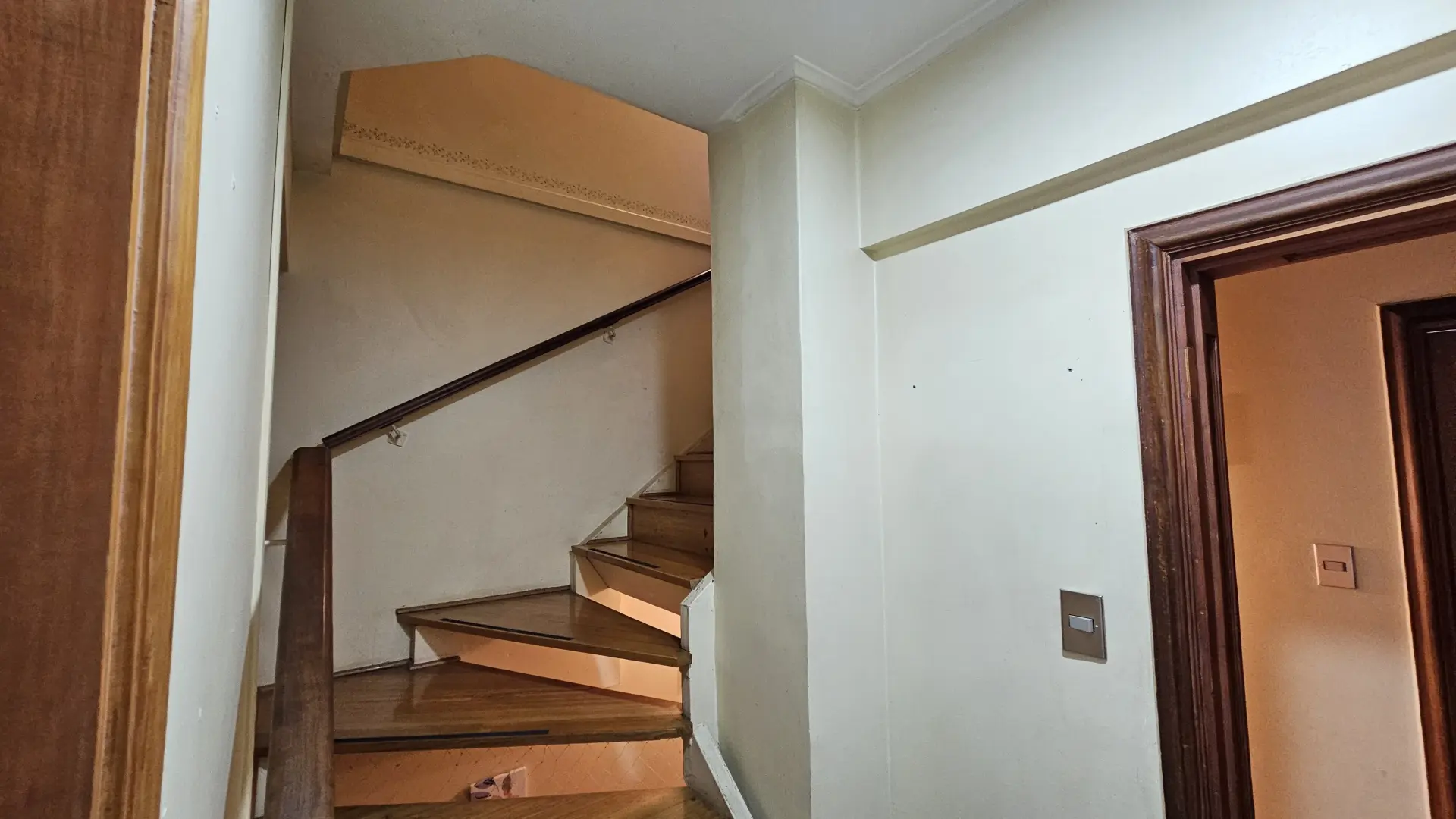Escaleras hacia el tercer piso